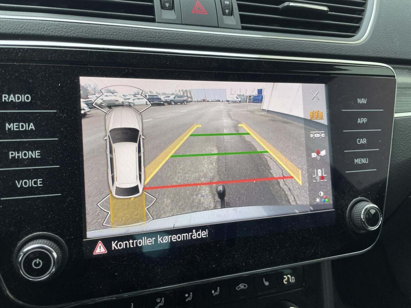 Grå Skoda Superb fra 2022