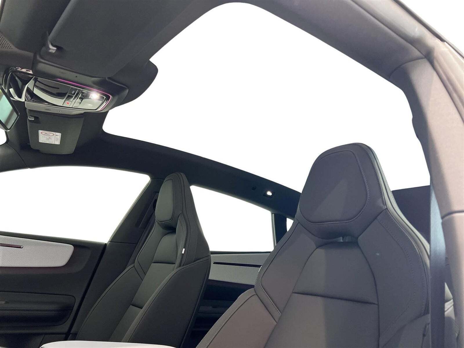 Sort Polestar 4 fra 2025