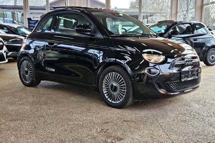 Sort Fiat 500e fra 2022 set udefra