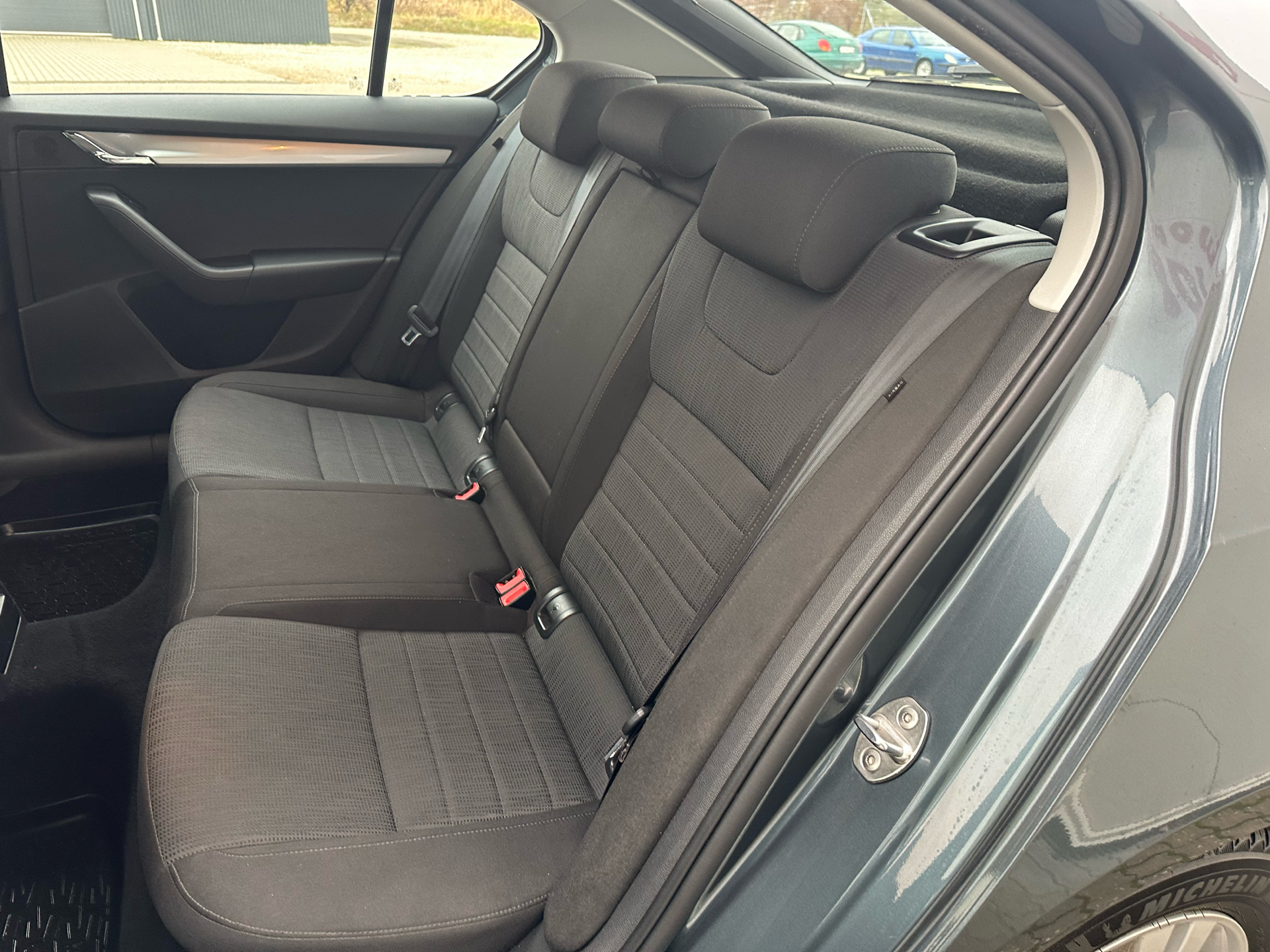 Grå Skoda Octavia fra 2016