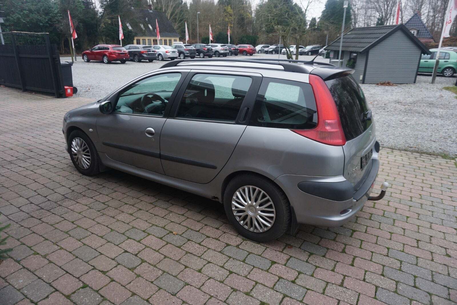 Grå Peugeot 206 fra 2003