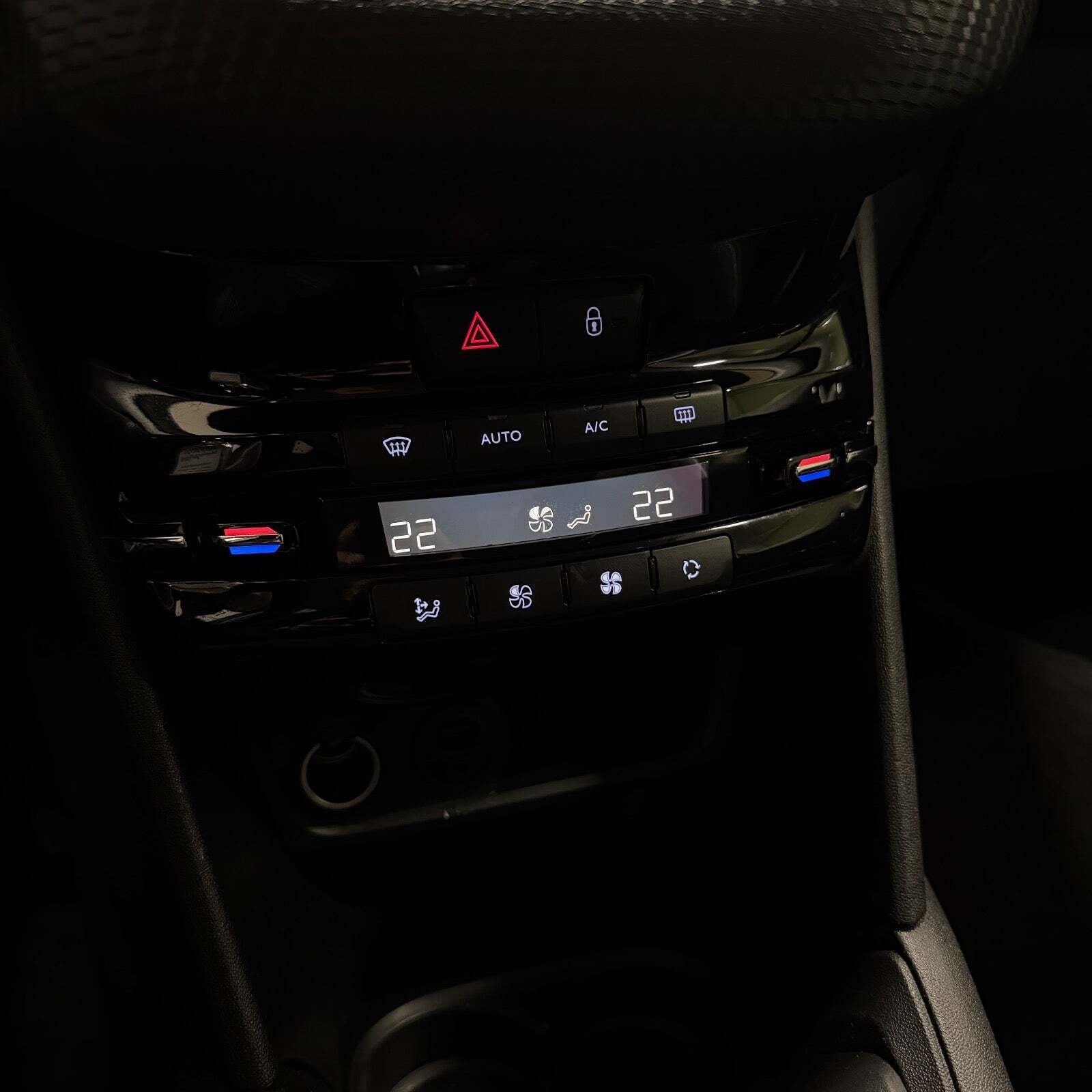 Grå Peugeot 208 fra 2016