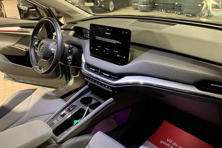 Sort Skoda Enyaq fra 2023