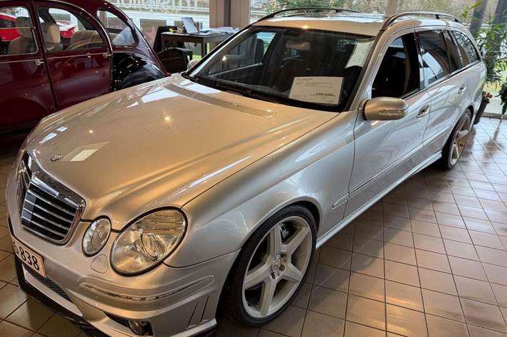 undefined Mercedes E55 fra 2006 set udefra