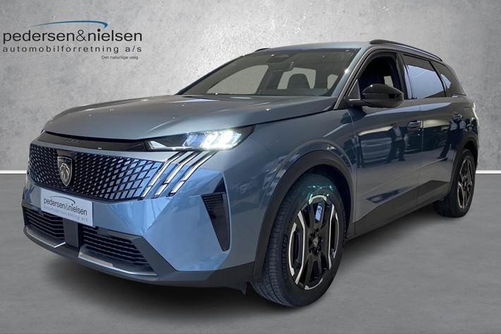 Blå Peugeot e-5008 fra 2024 set udefra