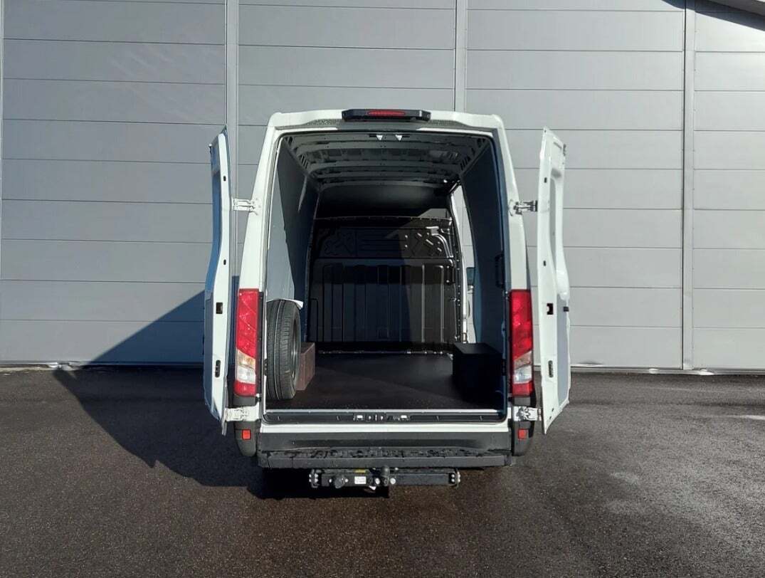 Iveco Daily 2,3 35S16 12m³ Van AG8