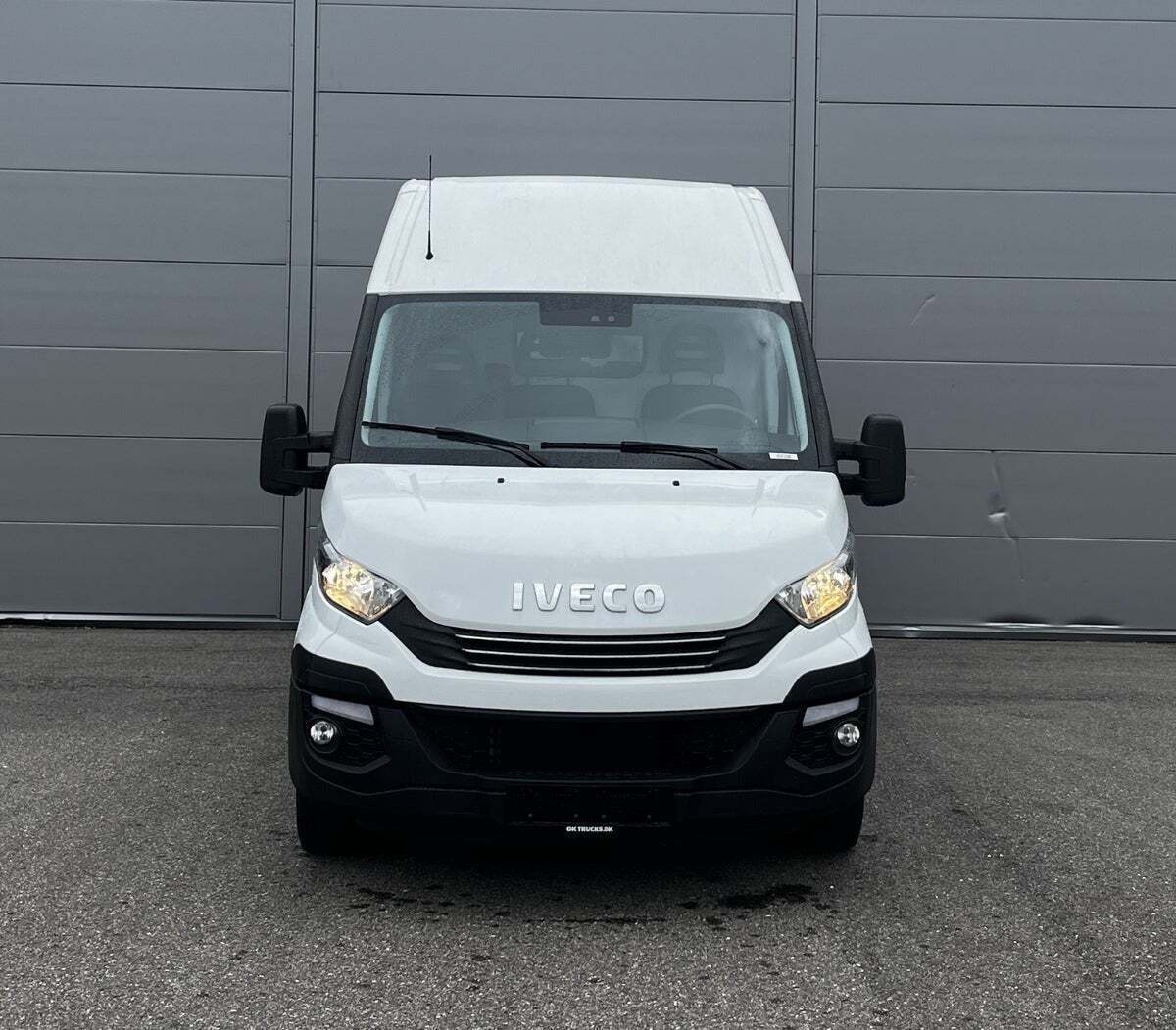 Iveco Daily 2,3 35S12 12m³ Van AG8