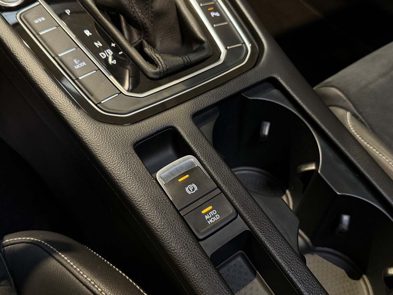 Blå VW Passat fra 2020