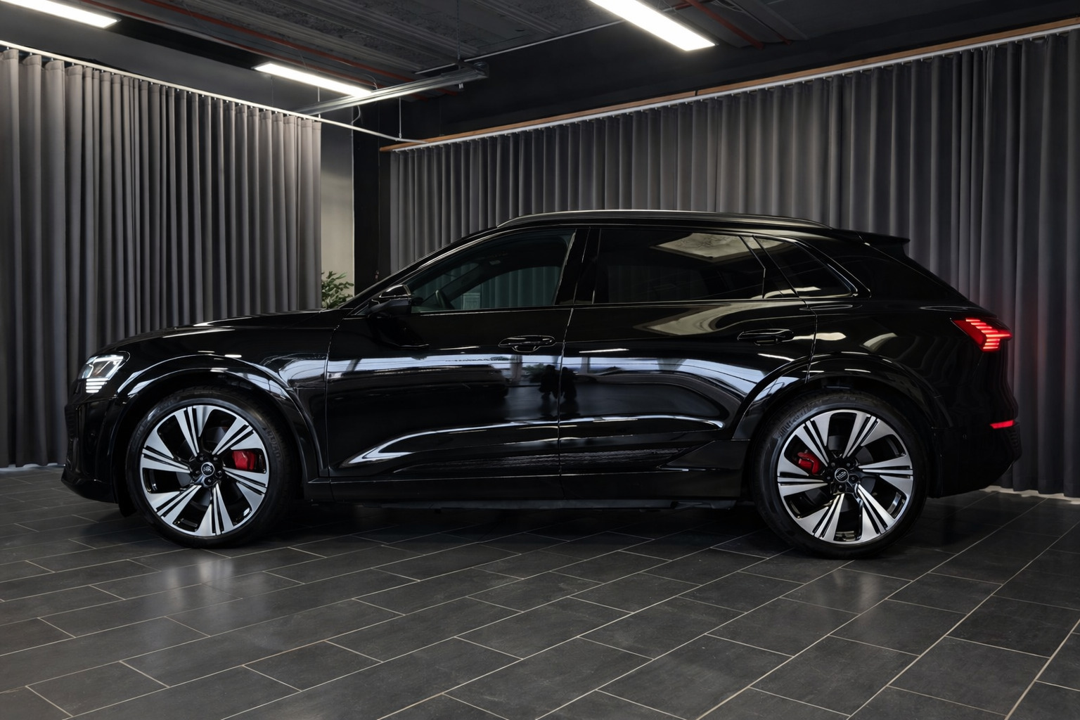 Audi Q8 e-tron 55 S-line Black Edition quattro