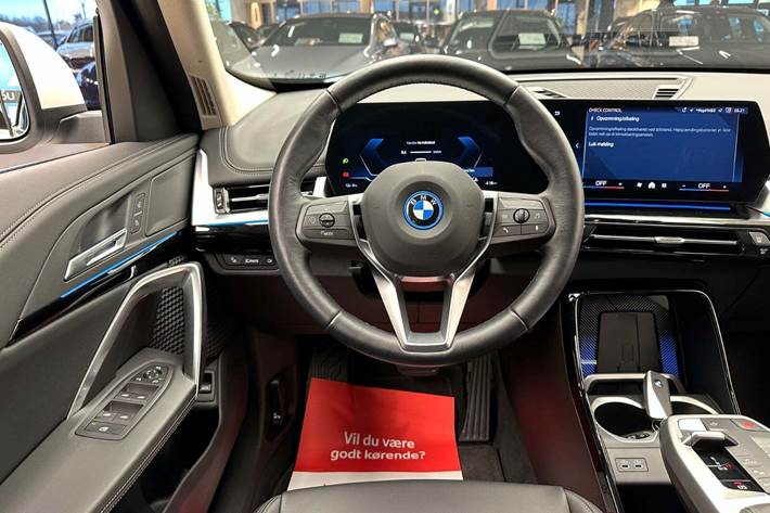 Hvid BMW iX1 fra 2024