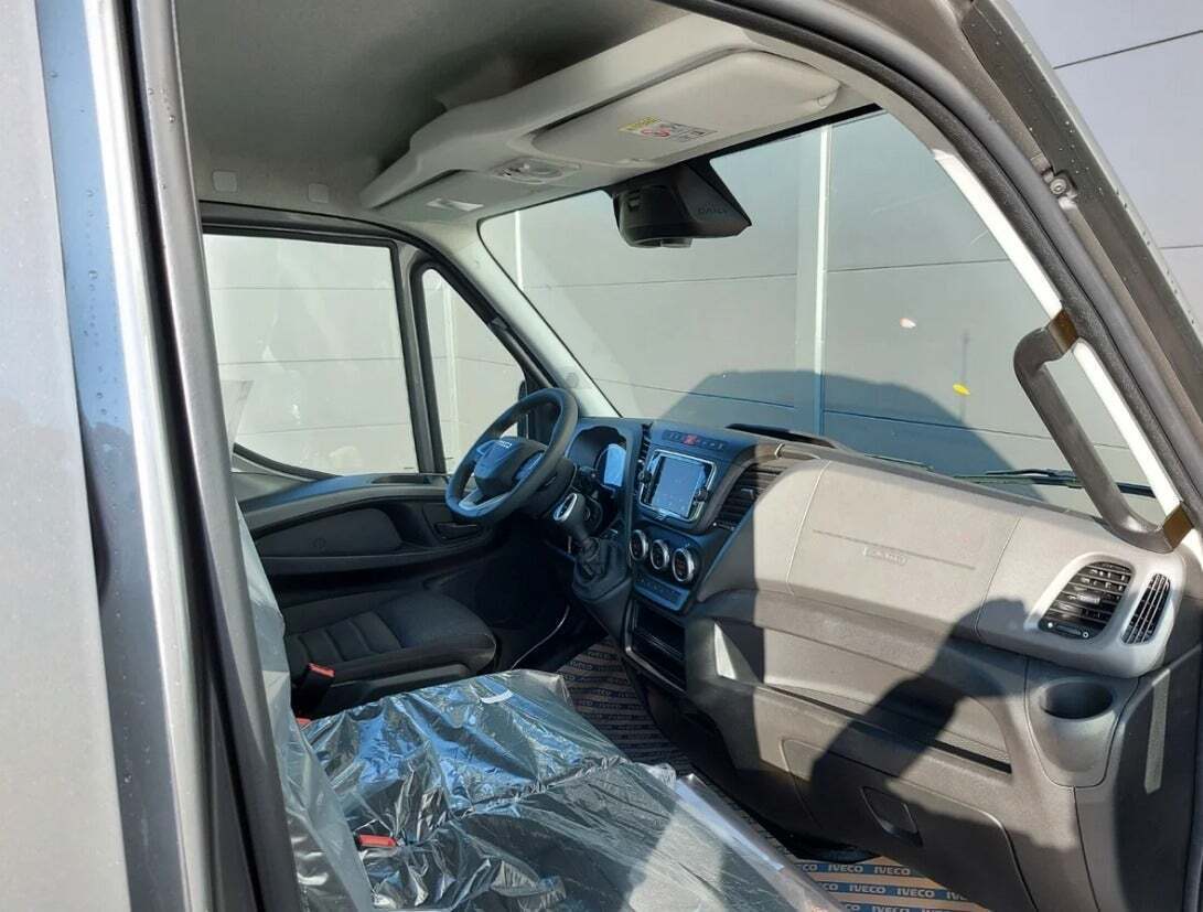 Grå Iveco Daily fra 2024