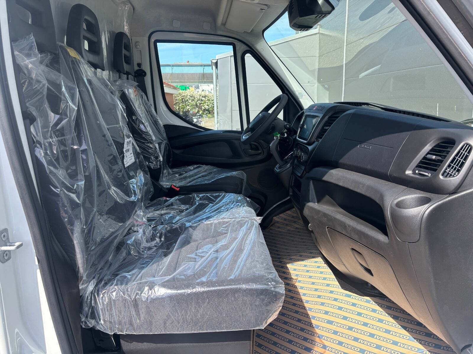 Hvid Iveco Daily fra 2024