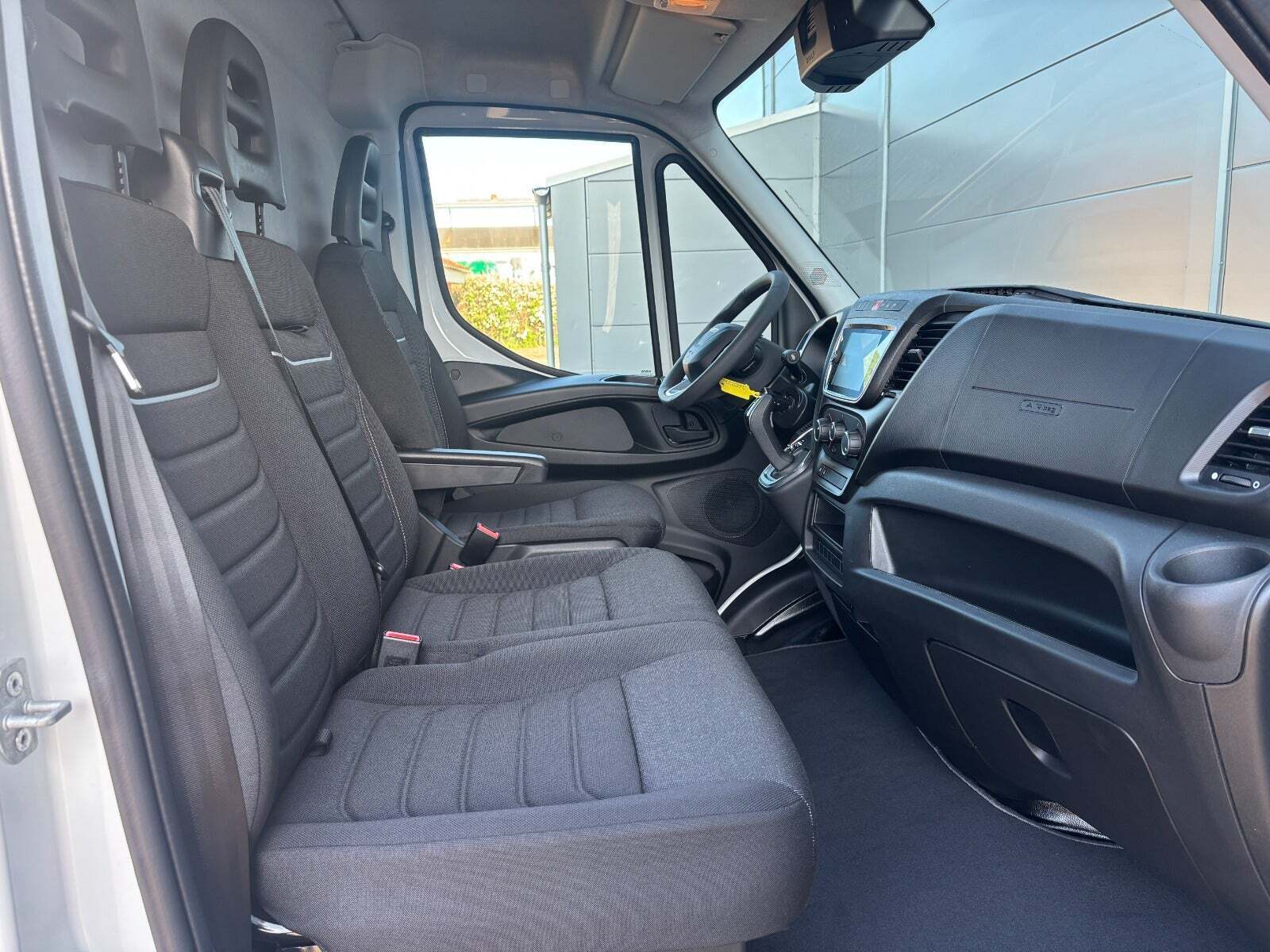 Hvid Iveco Daily fra 2024