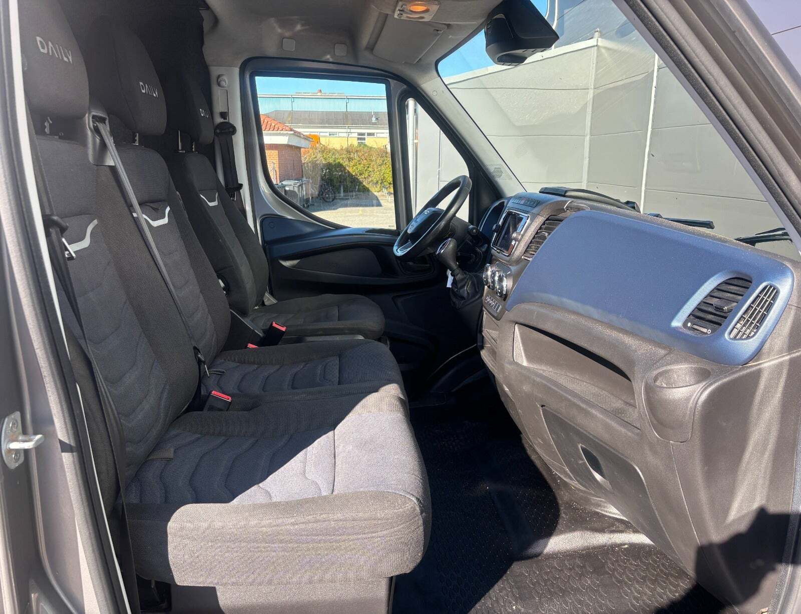 Grå Iveco Daily fra 2021