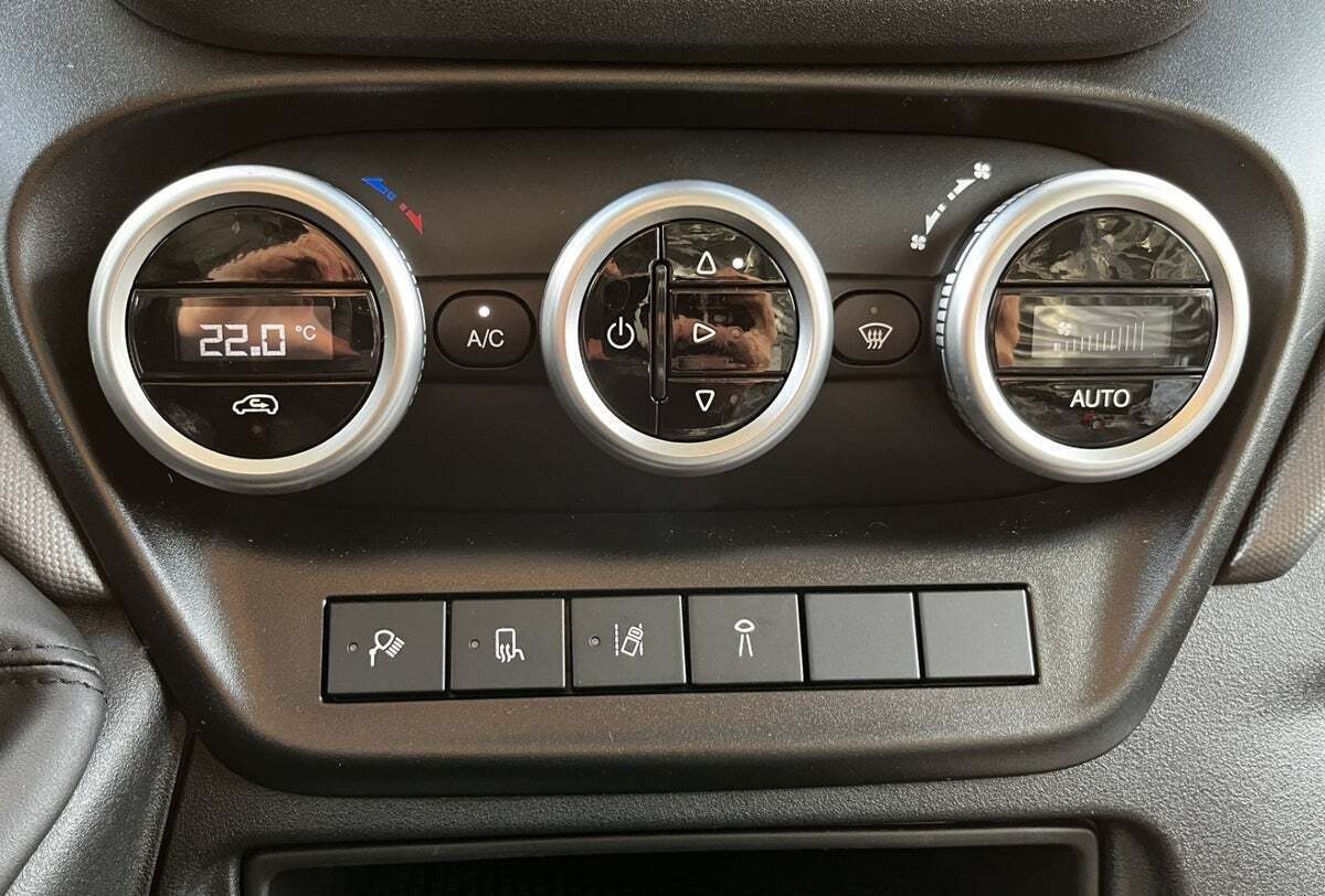 Sort Iveco Daily fra 2024