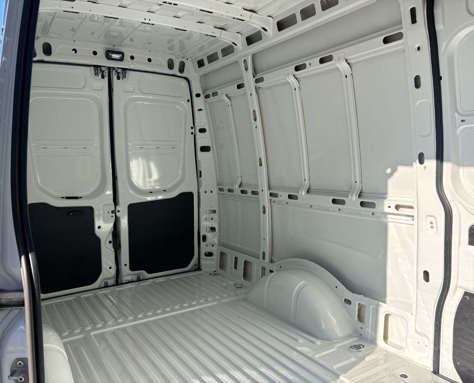 Hvid Iveco Daily fra 2024