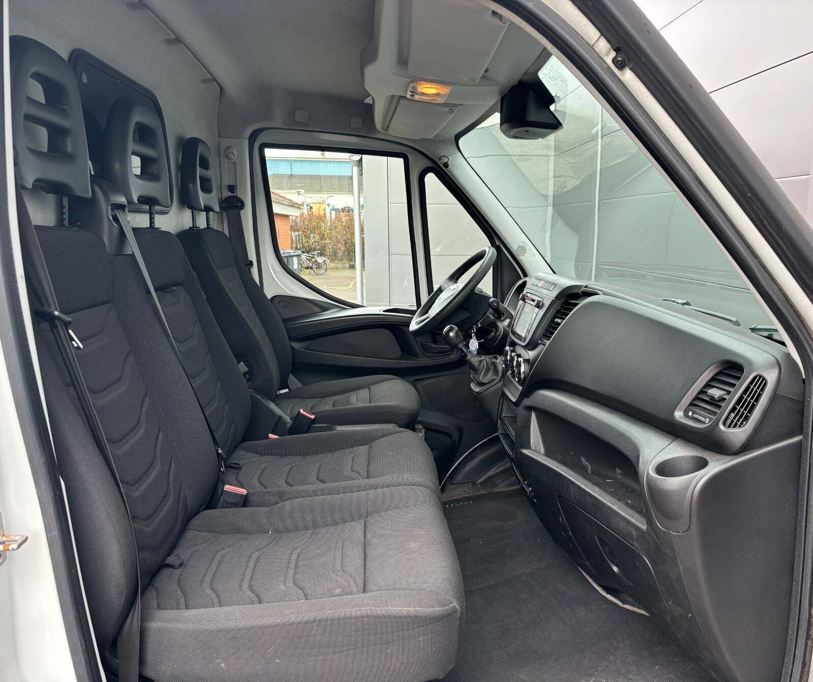 Hvid Iveco Daily fra 2016