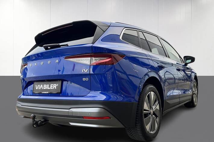 Blå Skoda Enyaq fra 2023