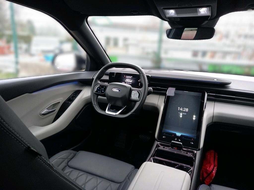 Ford Explorer 82 Premium Extended Range