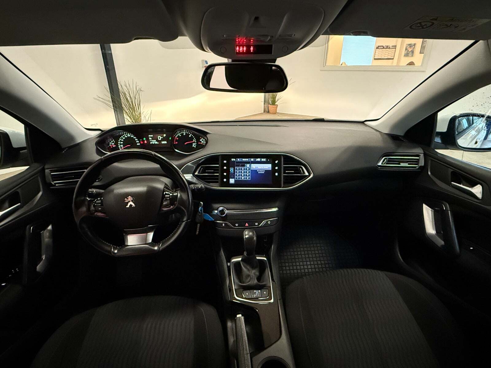 Hvid Peugeot 308 fra 2016