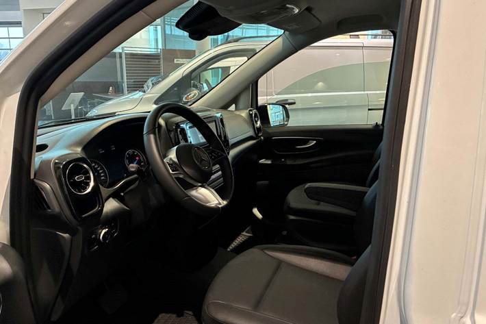 Hvid Mercedes eVito 112 fra 2025