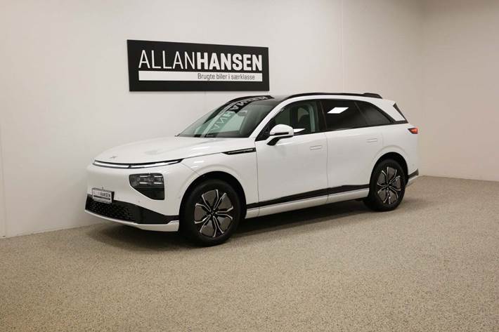 Hvid Xpeng G9 fra 2024 set udefra