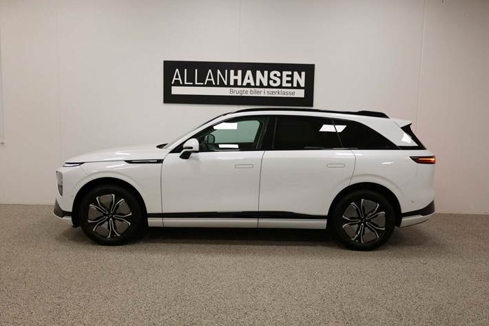 Hvid Xpeng G9 fra 2024