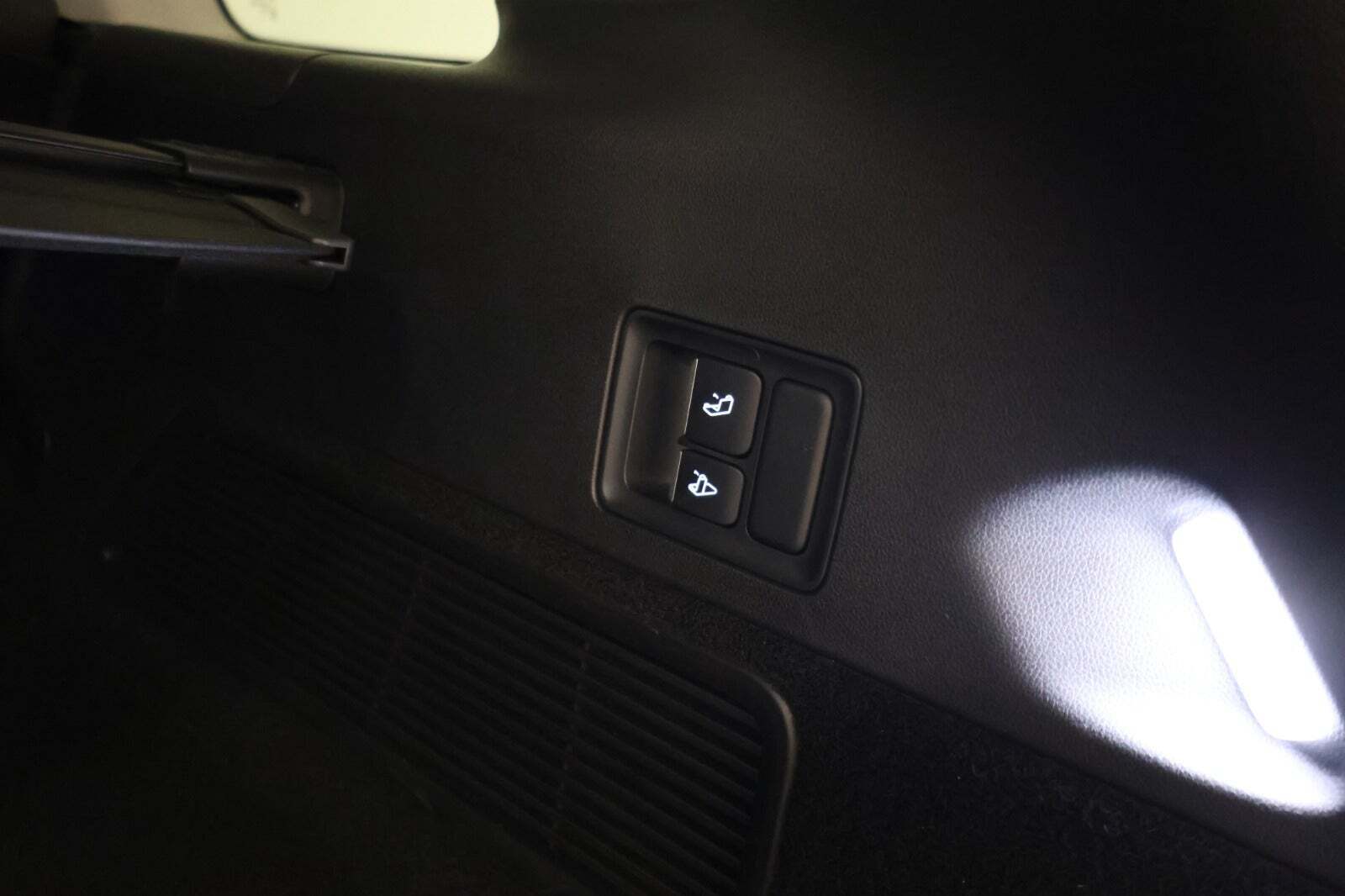 Hvid Xpeng G9 fra 2023