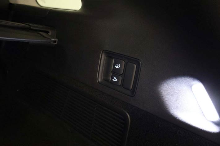 Hvid Xpeng G9 fra 2024