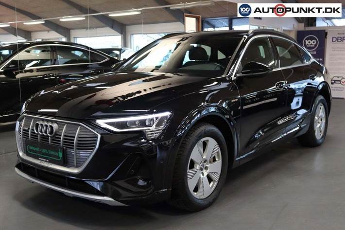 Sort Audi e-tron fra 2022 set udefra