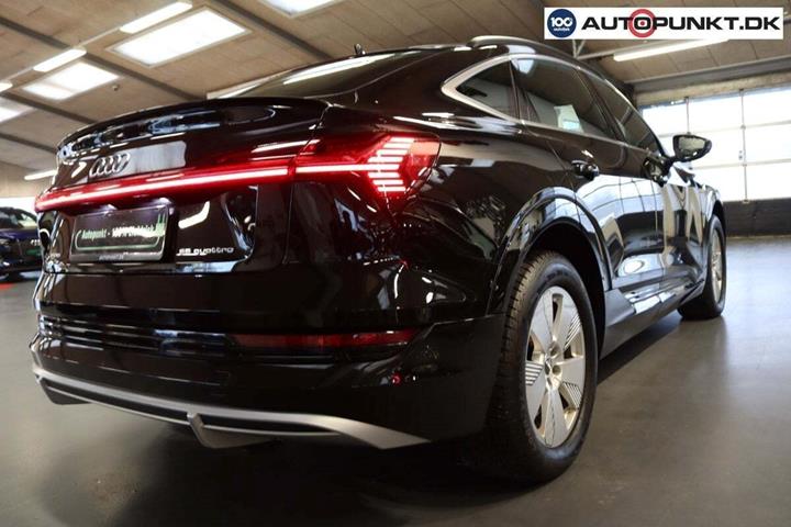 Sort Audi e-tron fra 2022