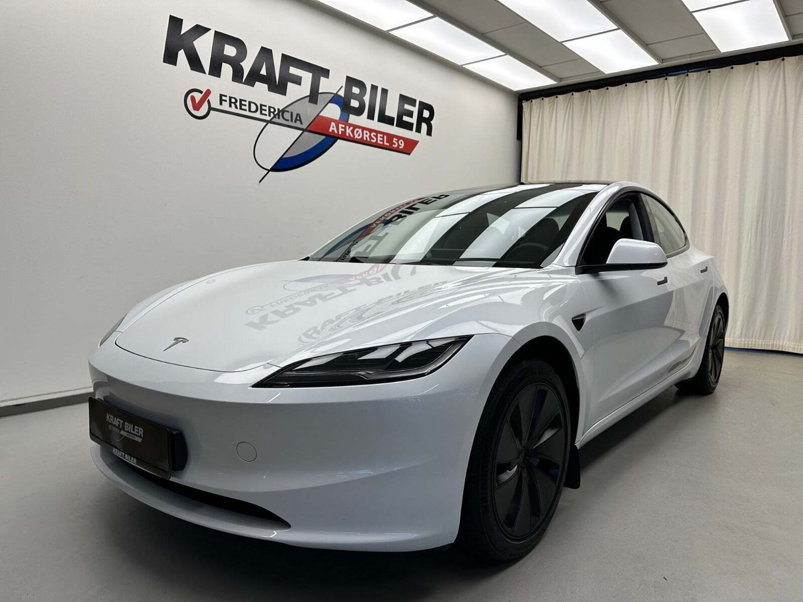 Tesla Model 3 RWD