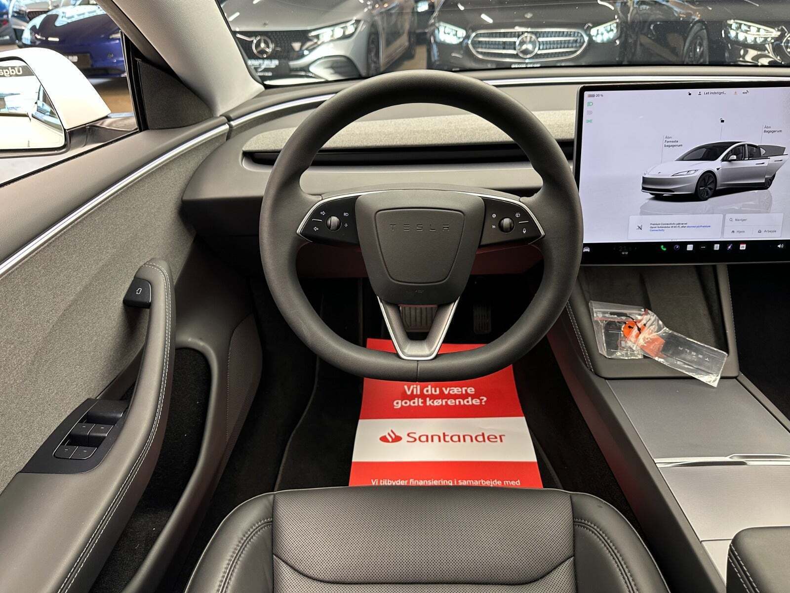 Hvid Tesla Model 3 fra 2024