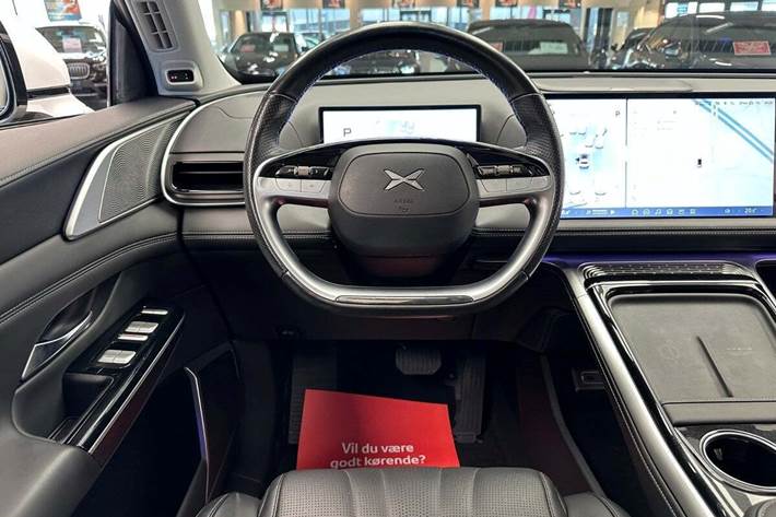 Hvid Xpeng G9 fra 2023