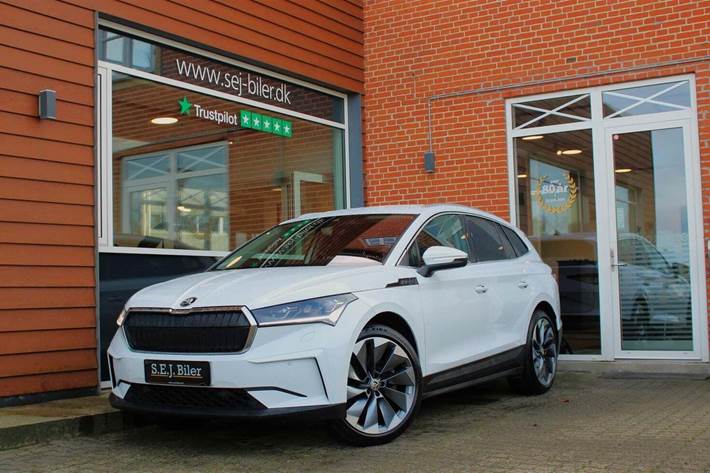 Hvid Skoda Enyaq fra 2021 set udefra