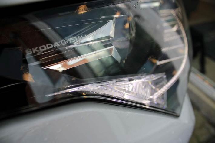 Hvid Skoda Enyaq fra 2021