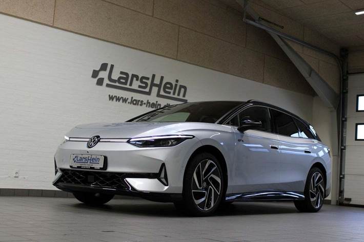 Sølv VW ID.7 fra 2025 set udefra