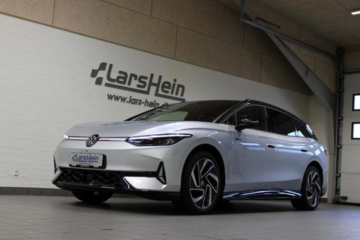 Sølv VW ID.7 fra 2025 set udefra