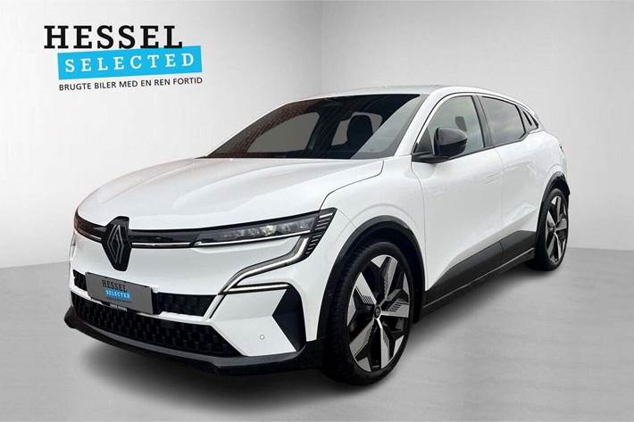 Rød Renault Megane E-Tech fra 2022 set udefra
