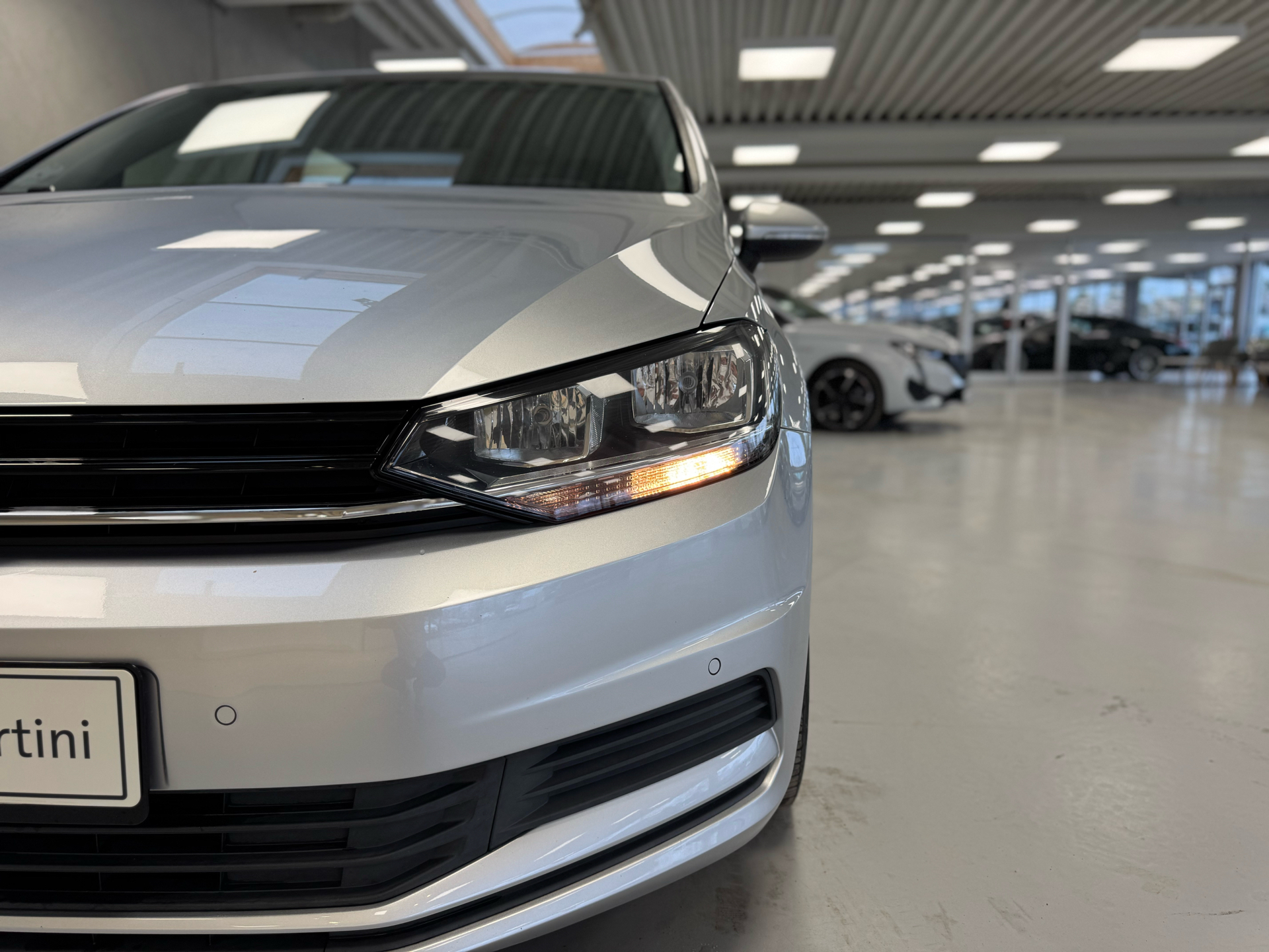 Sølv VW Touran fra 2018