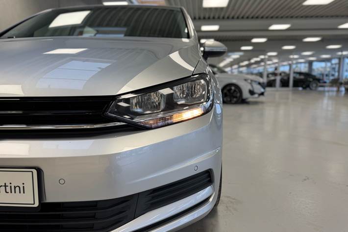 Sølv VW Touran fra 2018