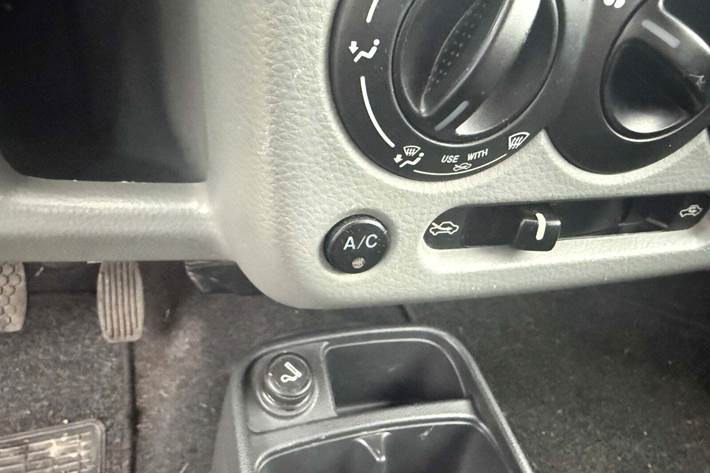 Grå Suzuki Ignis fra 2006