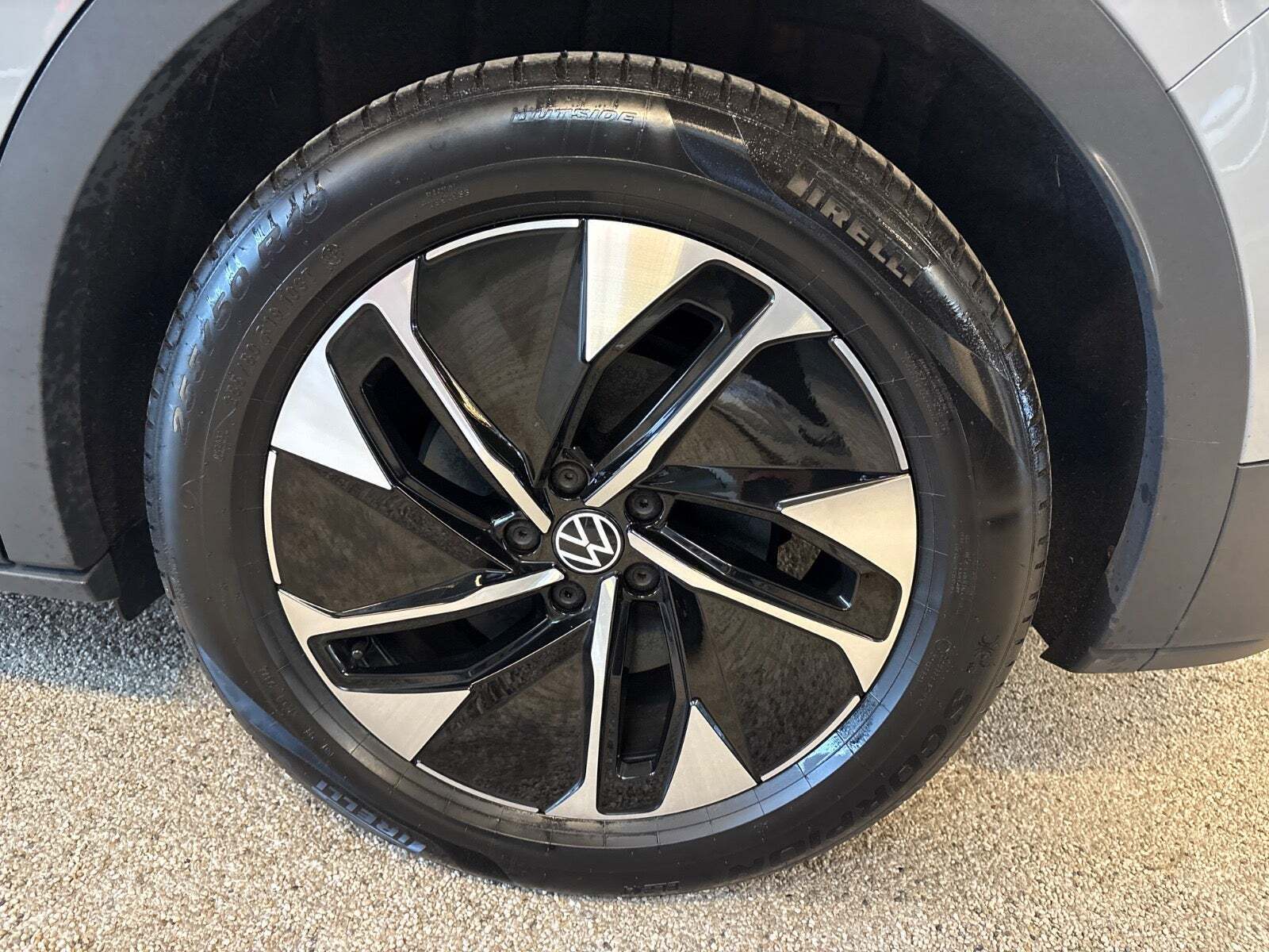 Grå VW ID.4 fra 2023