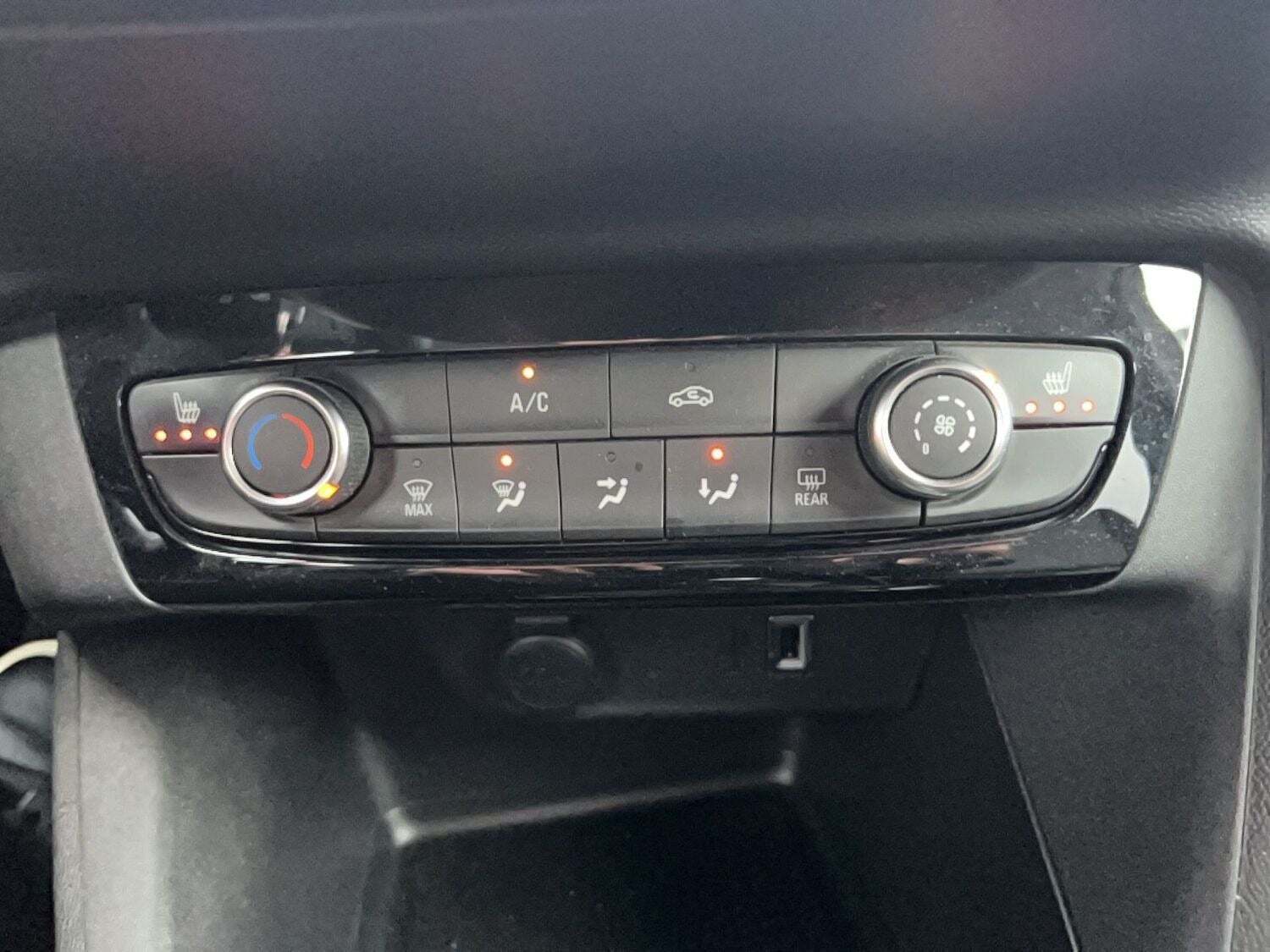 Rød Opel Corsa fra 2020