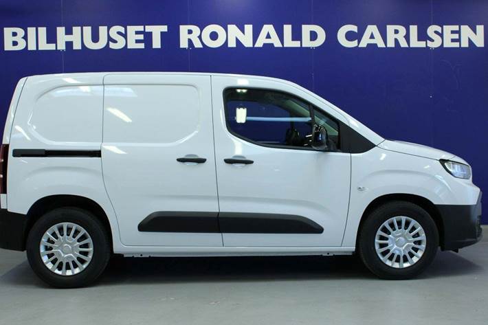 Hvid Toyota ProAce City fra 2025