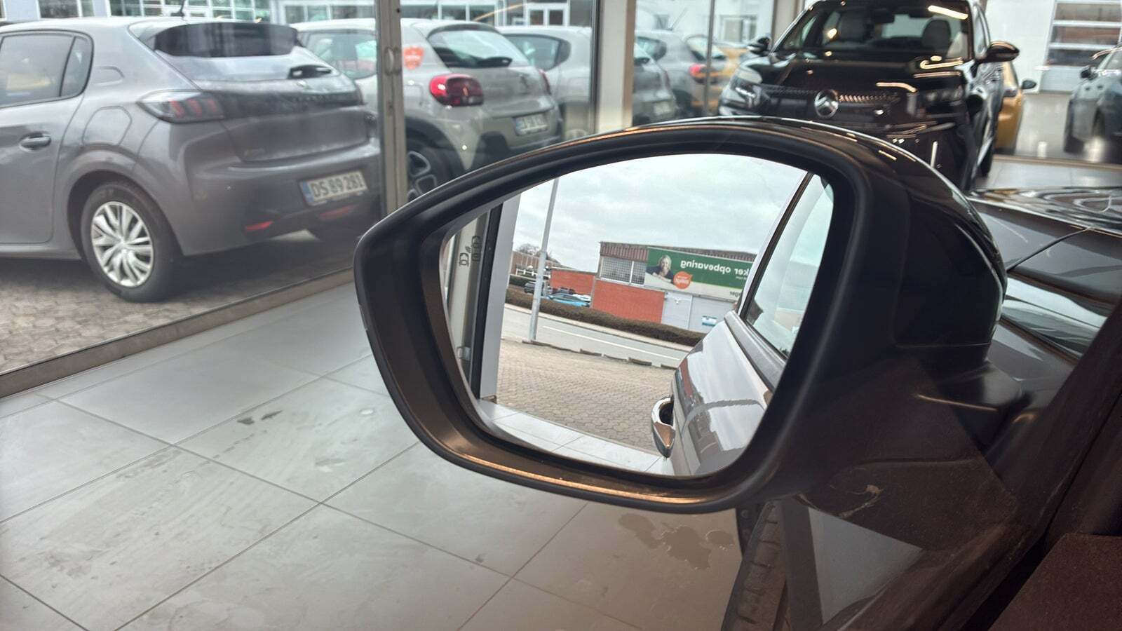 Sølv Opel Mokka-e fra 2023