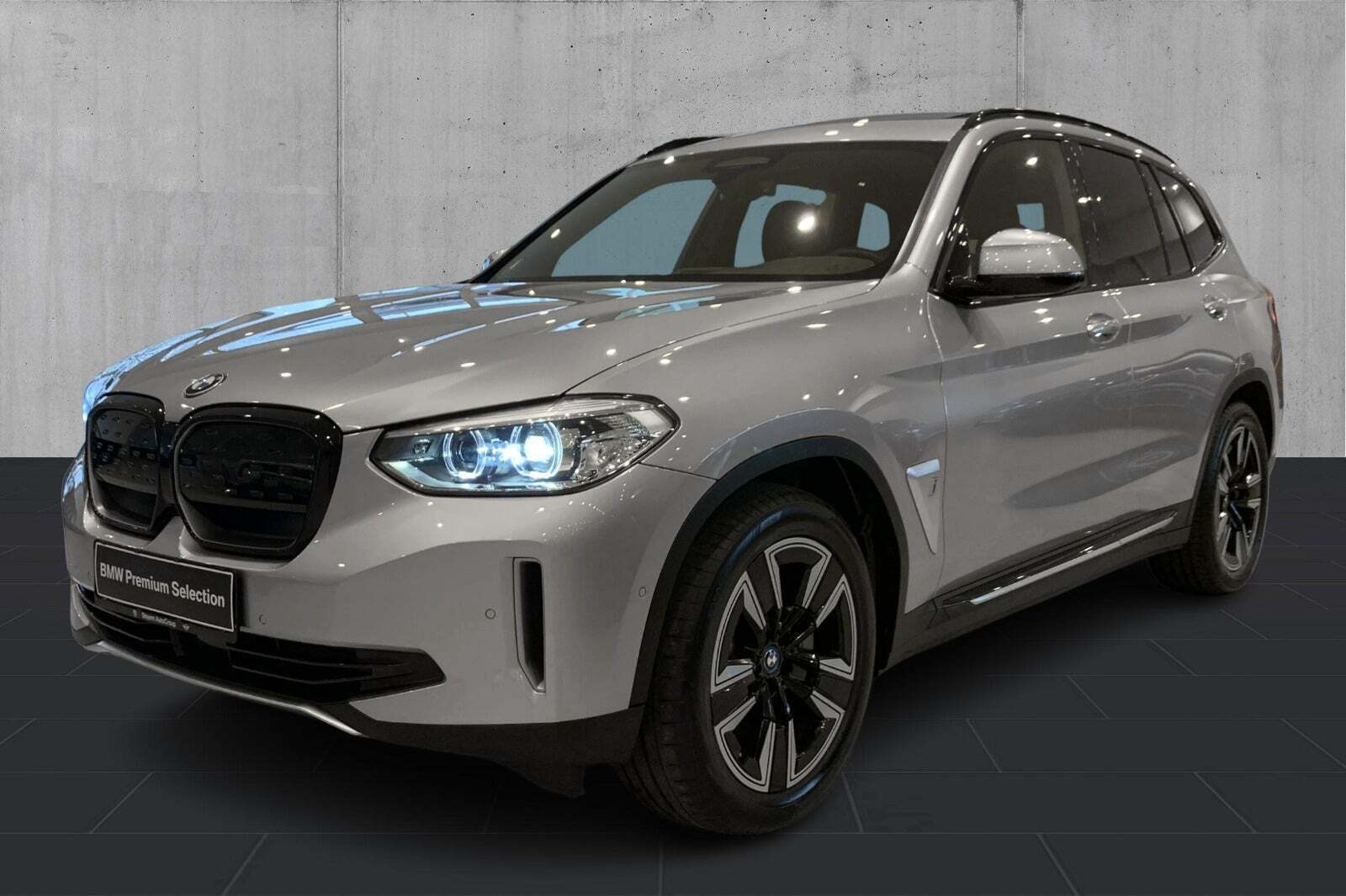 Orange BMW iX3 fra 2021
