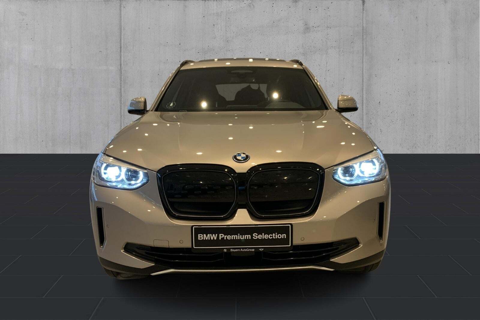 Orange BMW iX3 fra 2021