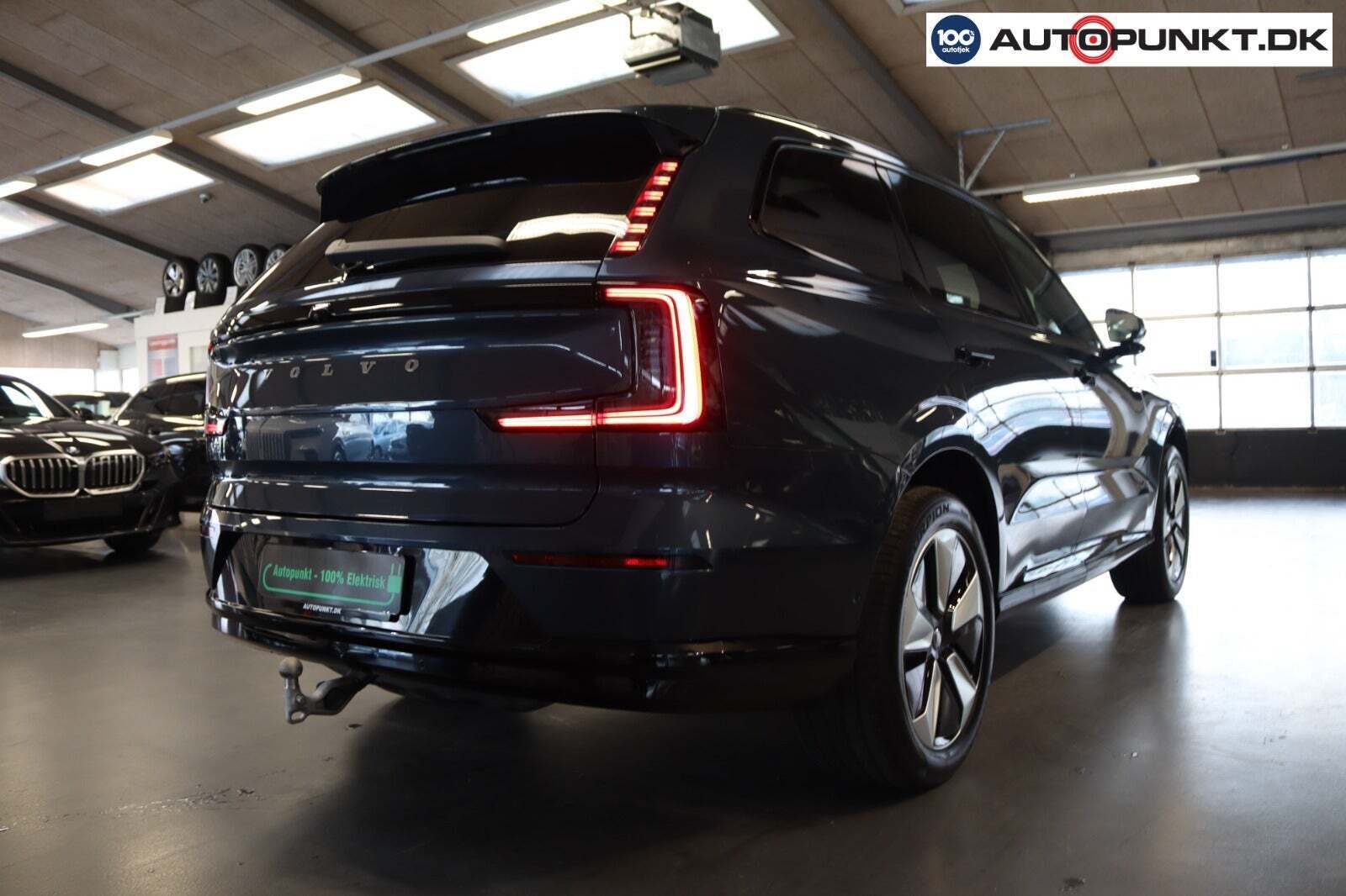 Blå Volvo EX90 fra 2025