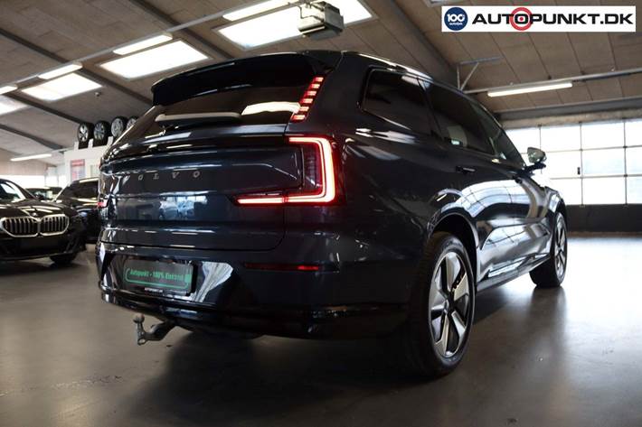 Blå Volvo EX90 fra 2025